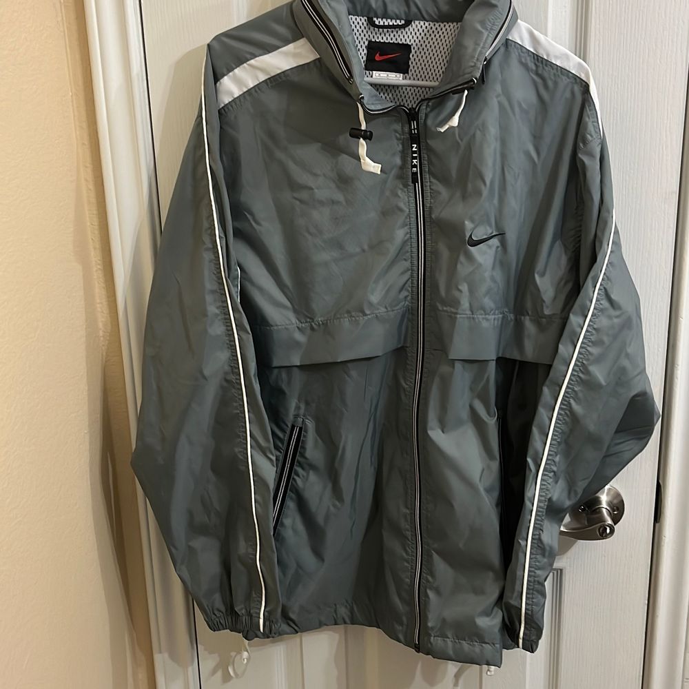 Nike‘s Gray Windbreaker Jacket￼ with Hoodie. Size M